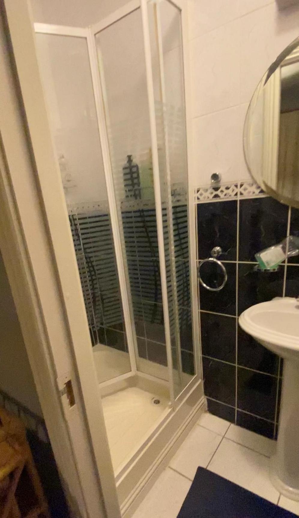 Dorm Room 5-6 People Shared Bathroom Outside Room Dublin Dış mekan fotoğraf